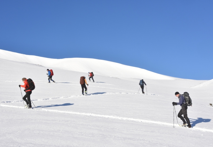 Sneeuwwandelen uitrusting: wat neem je mee tijdens het sneeuwschoenwandelen (kleding en meer)