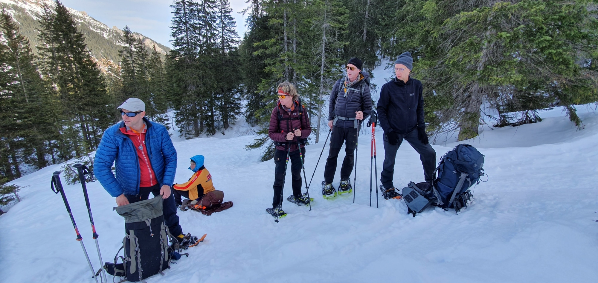 Warme buitenlaag sneeuwschoenwandelen